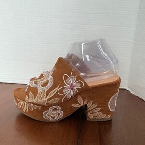 Coconuts by Matisse Lina Tan Floral Embroidered Platform Mules Womens Size 7M